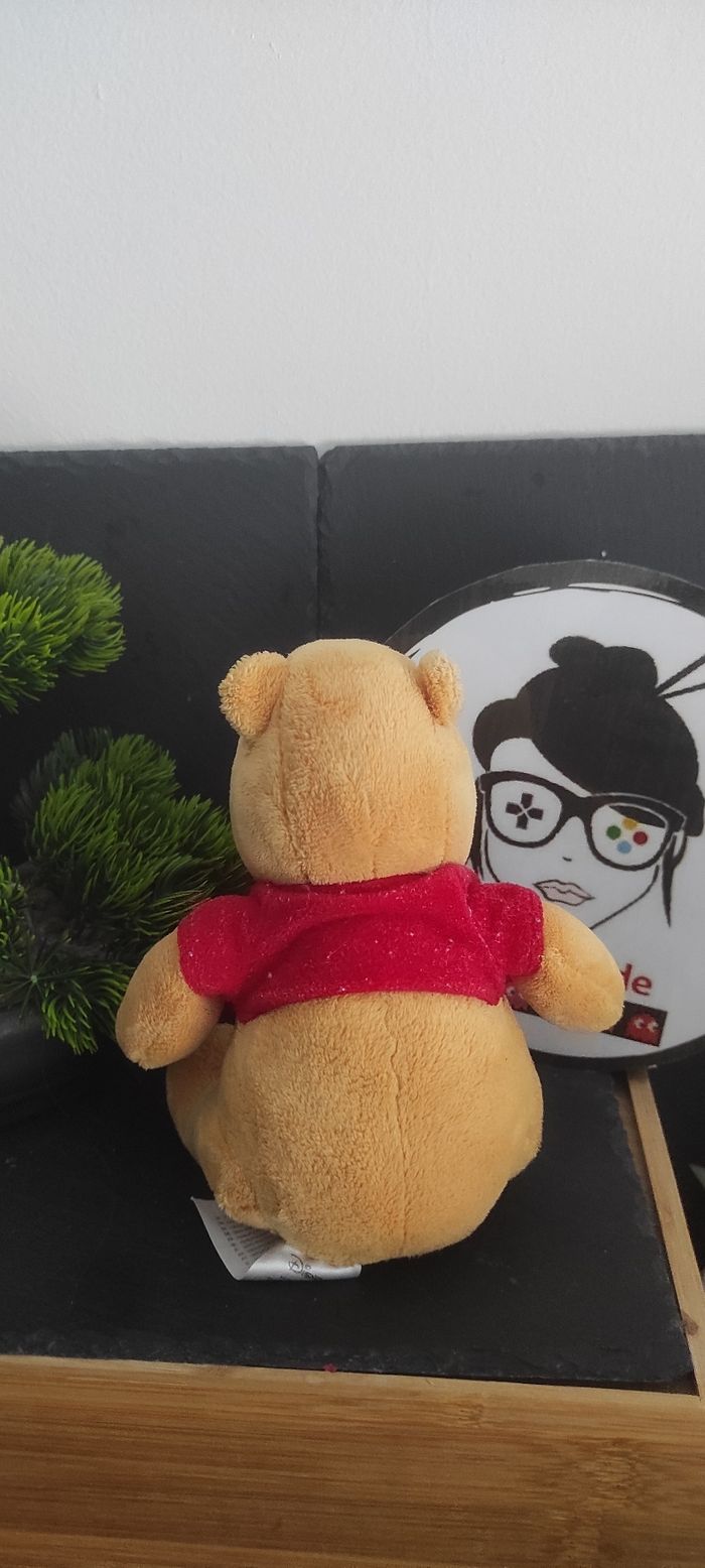 Peluche doudou winnie l'ourson the pooh jaune rouge disney Assis H&M Pull - photo numéro 2