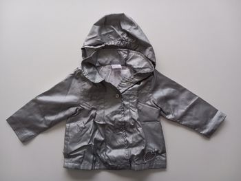 Veste à capuche argentée