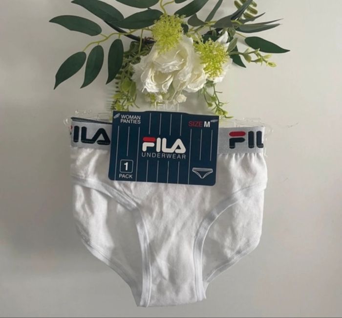 🌸Culotte Fila blanche taille M neuve avec etiquette🌸