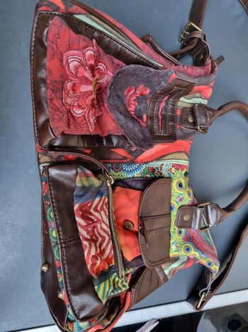 Sac multipoches et multicouleurs