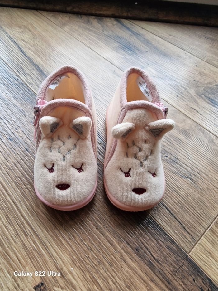 Chaussons en velours rose – Taille 20 – Marque Gémo - photo numéro 2
