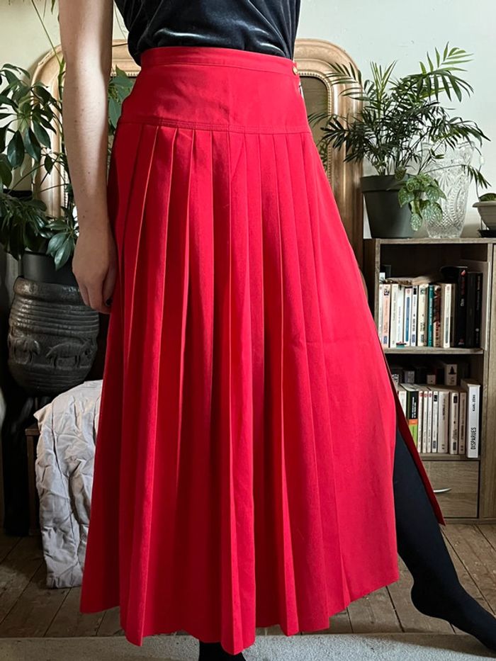 Jupe longue plissée taille haute avec fente - rouge