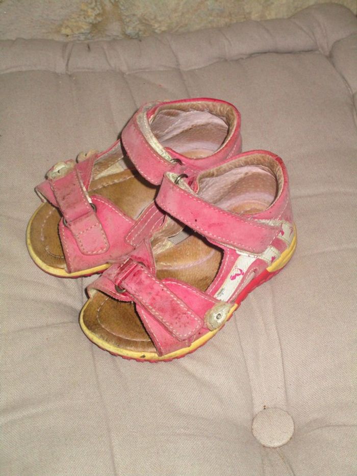 Chaussures nu-pieds taille 23