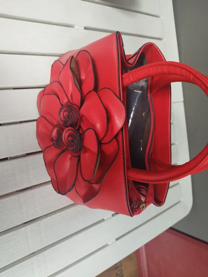 Sac à main avec grosse fleur devant - photo numéro 2