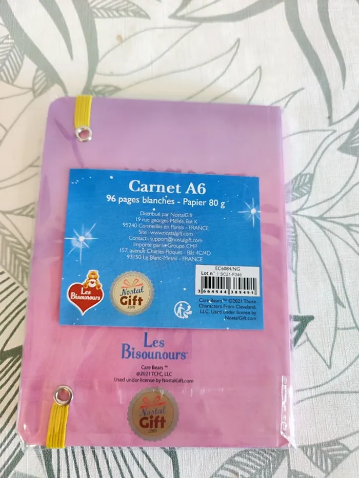 Un petit carnet rose Bisounours format A6, 15*11,5cm élastique jaune - photo numéro 2