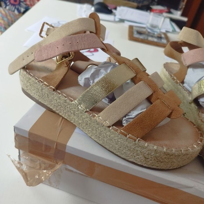 Magnifique espadrilles compensées dorés neuves - photo numéro 2