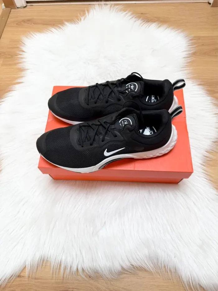 Nike Renew In-Season TR 11 – Taille 43 – noir/blanc – Neuf avec étiquette - photo numéro 2