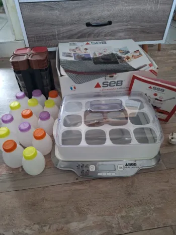 Yaourtière 12 pots avec pots et gourdes