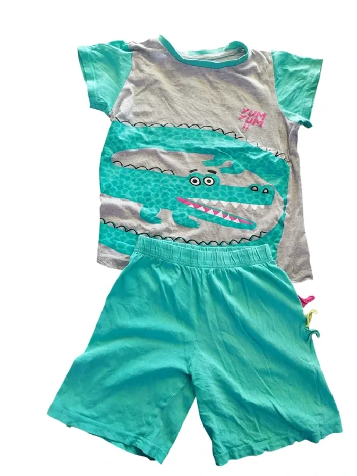 Pyjama short taille 8 ans