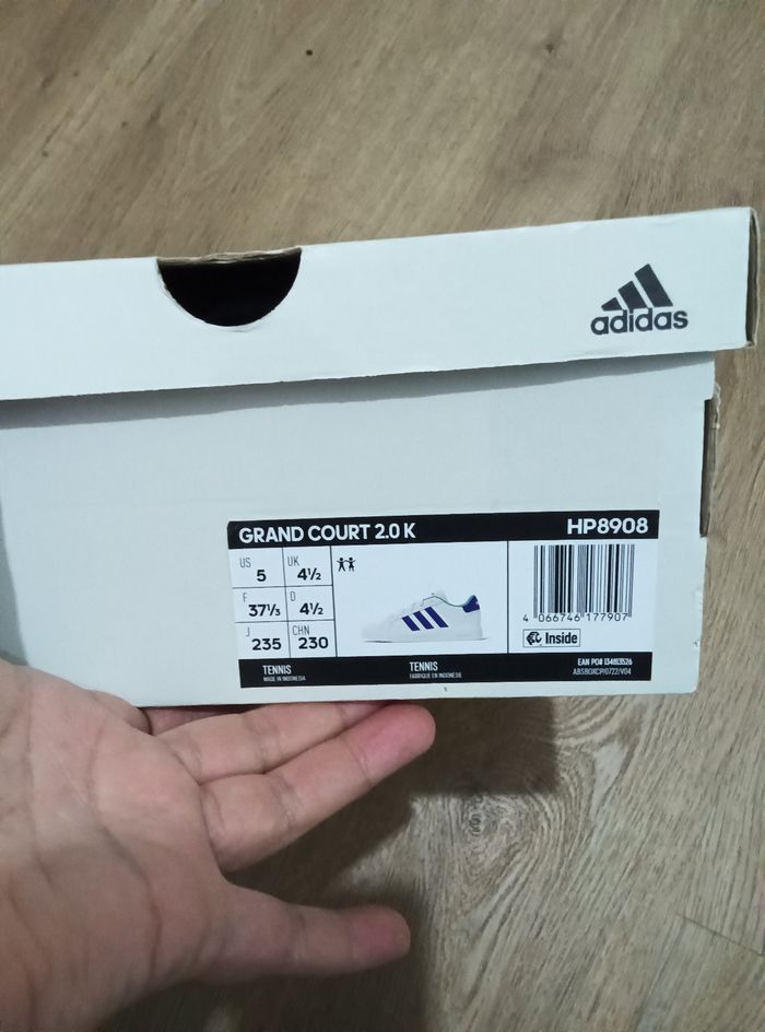 Baskets Adidas neuves pointure 37 - photo numéro 7