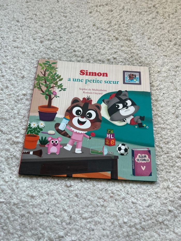 Simon a une petite sœur