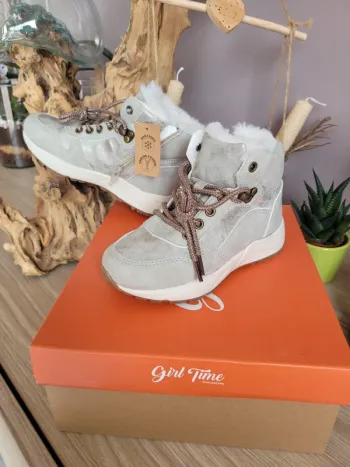 Chaussures pointure 29 neuves.
