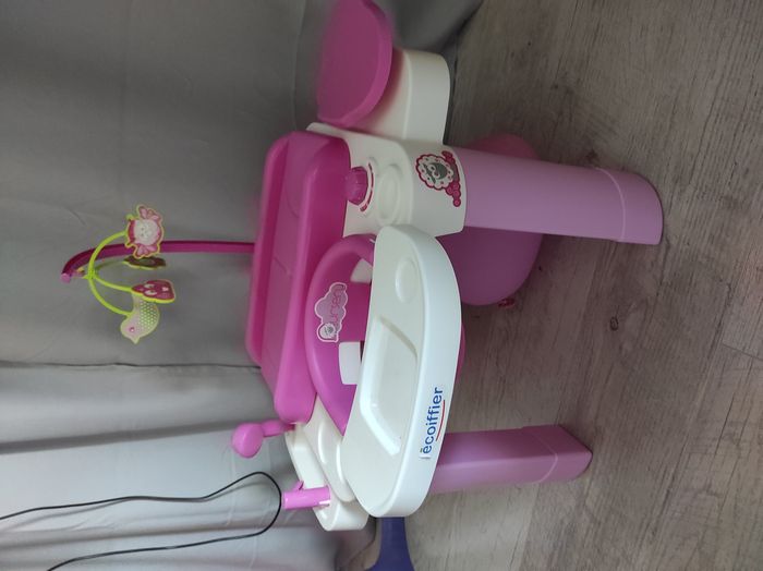 Table nursery poupée ecoiffier