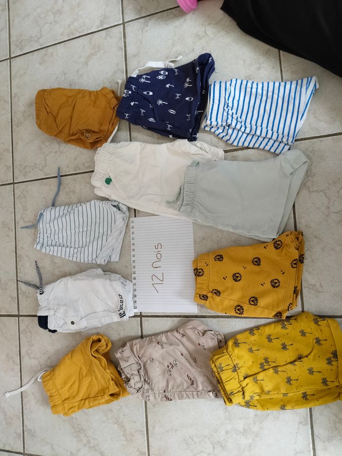 Lot de 11 shorts taille 12 mois
