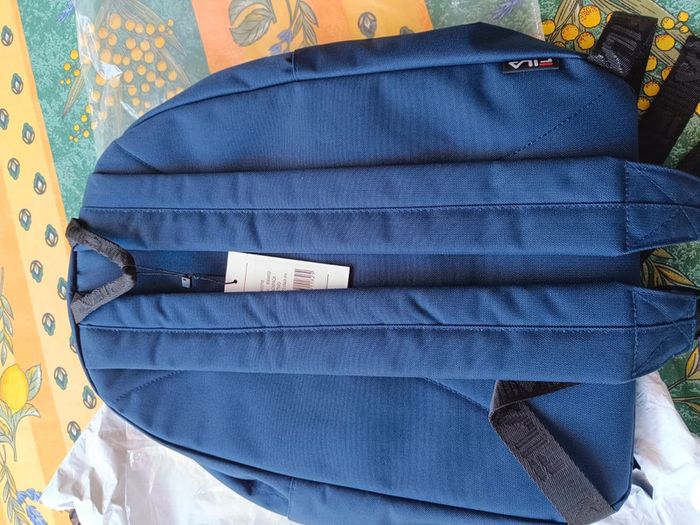 Sac Fila neuf avec étiquette et emballage - photo numéro 4