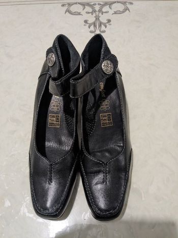 Chaussures Lady Confort noires à scratch. Taille 42