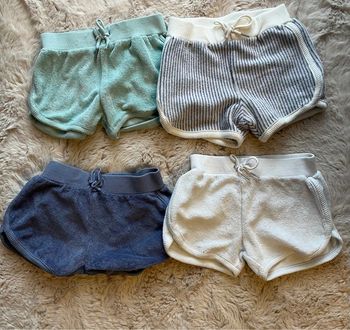 Lot 4 shorts / 12mois