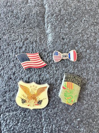 Lot 4 pin’s USA