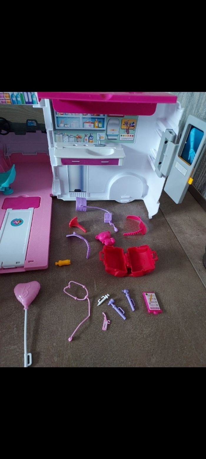 Voiture ambulance Barbie - photo numéro 7