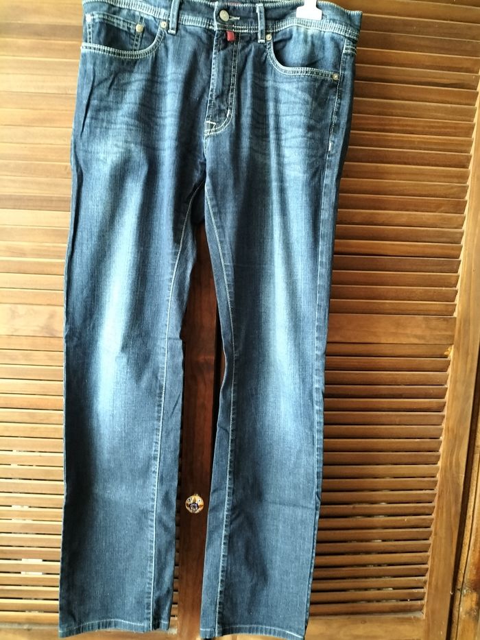 Blue jean taille 50 Pierre Cardin