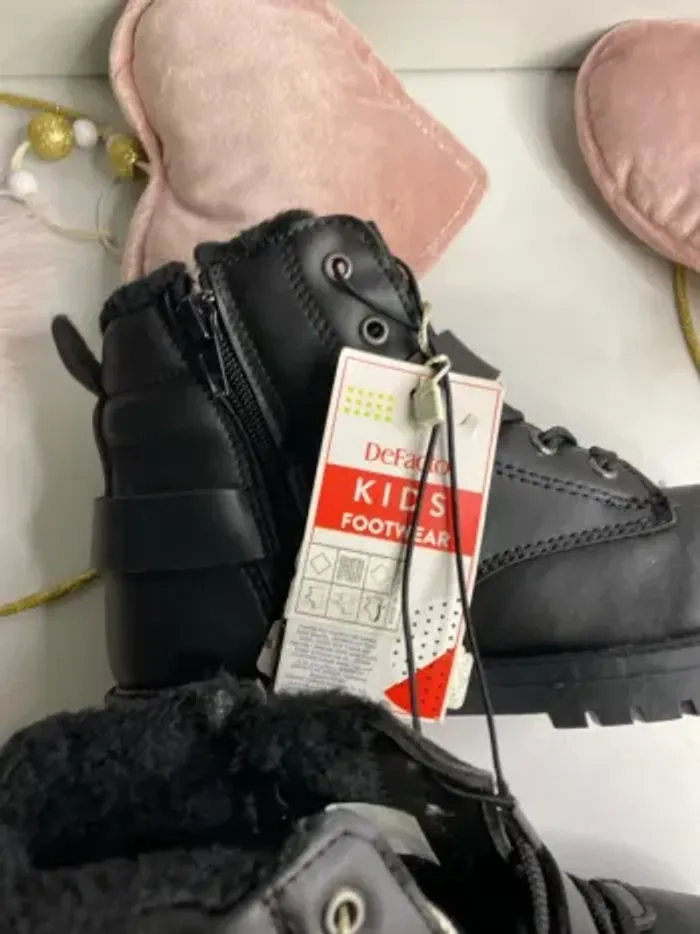 Bottines fourrées fille (neuf) - Taille 32 - photo numéro 3