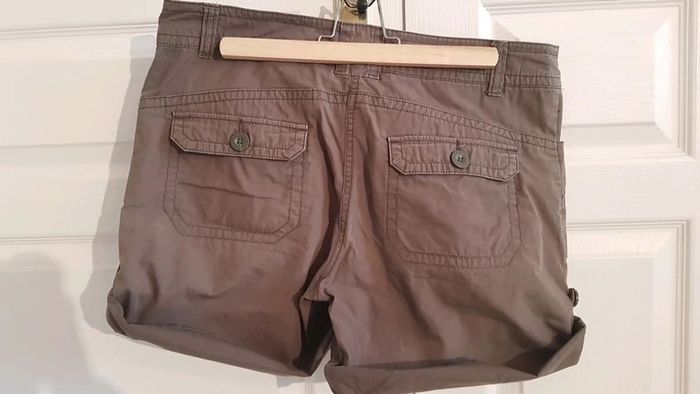 Short kaki taille 42 - photo numéro 2