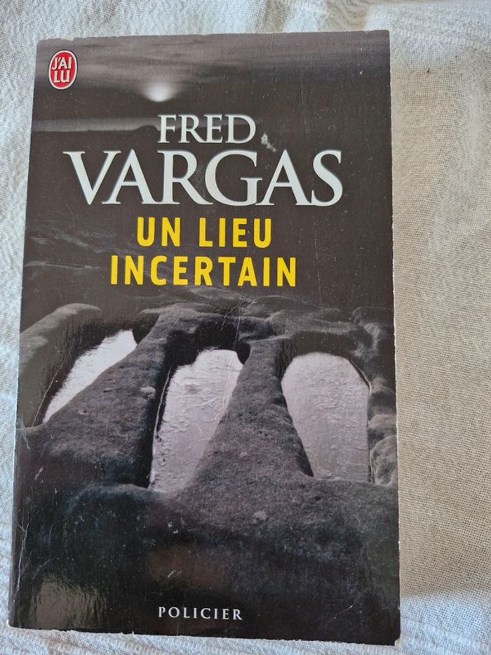 Livre Un lieu incertain de fred Vargas