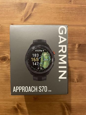 Montre connectée GPS Golf Garmin Approach S70 47 mm noire neuve avec boîte