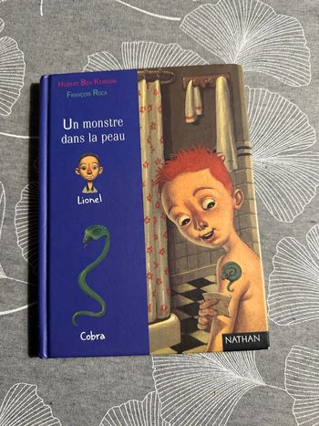 Livre enfant un monstre dans la peau en très bon état