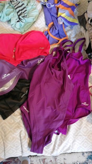 Lot maillots de bain + bonnets de bain
