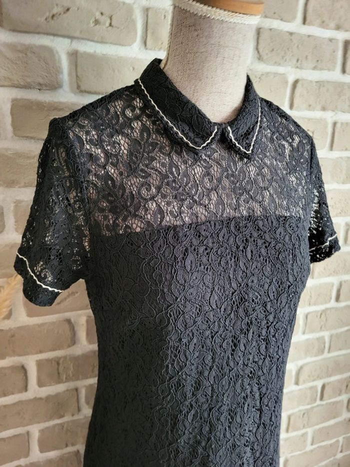 Robe en dentelle noire DDP avec liseré doré - Comm neuve - photo numéro 7