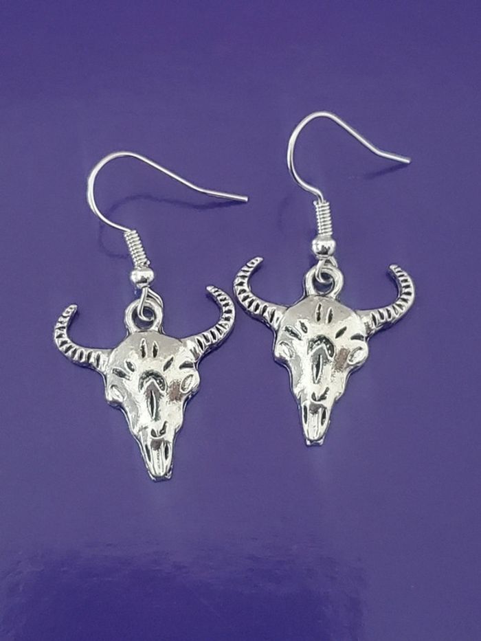 Boucle d'oreille crane de buffle