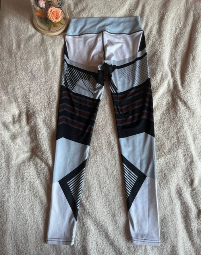 Legging de sport taille S en très bon état - photo numéro 3