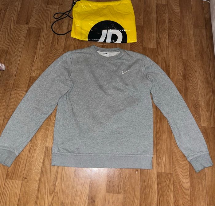 Pull Nike solo swoosh gris taille L