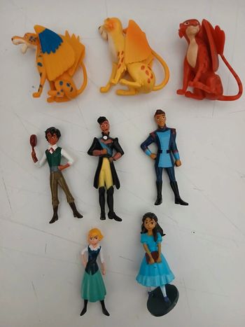 Lot 8 figurines Elena d'Avalor