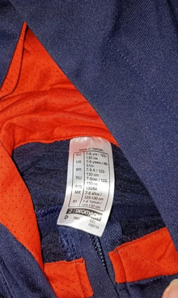 sweat à capuche zippé bleu marine 8 ans / 128 cm·Très bon état·Decathlon - photo numéro 2