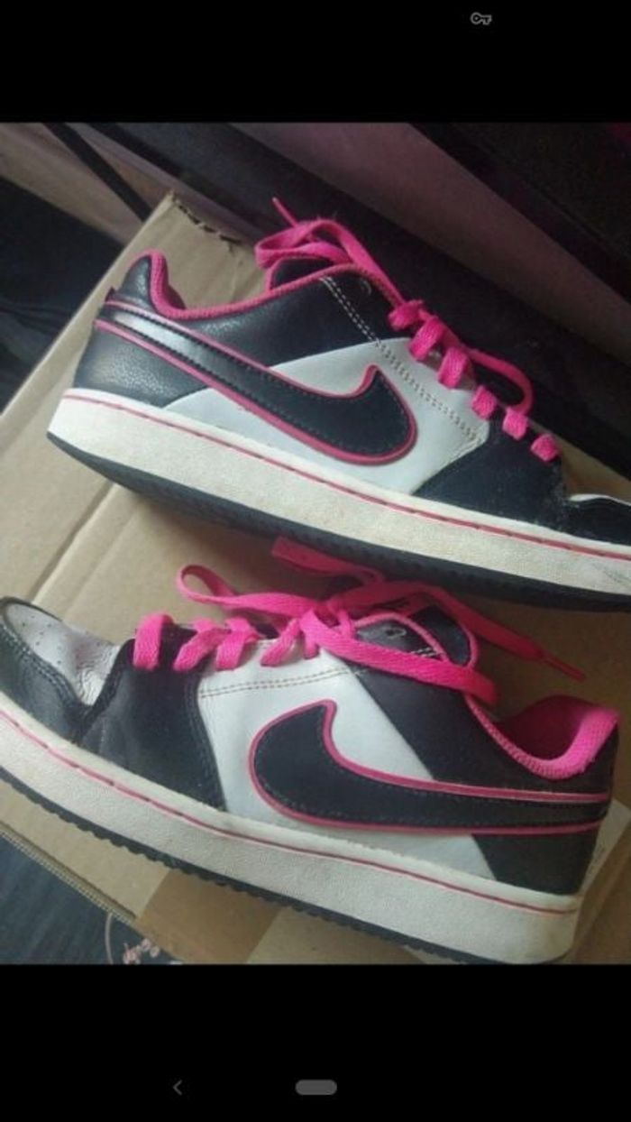 Nike cuir noire et rose