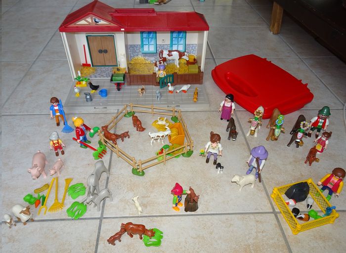 Gros lot de Playmobil Country Ferme transportable 4897 + 6 boites
