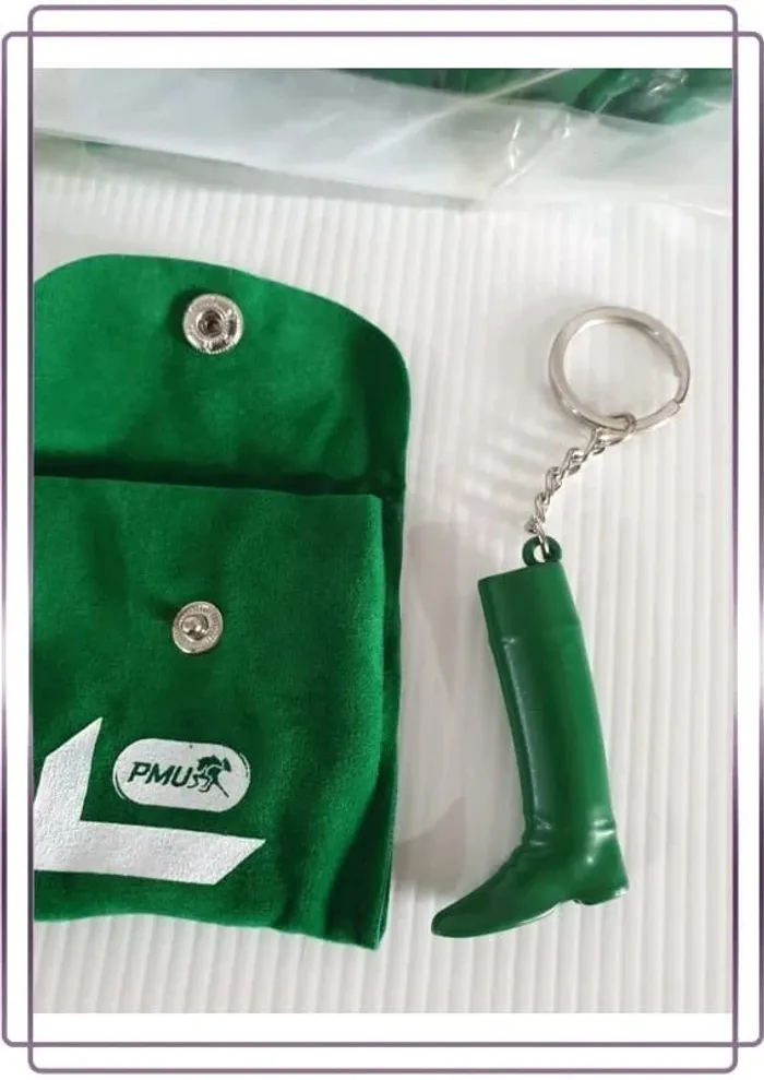 Lot de 18 porte clés bottes PMU, neuf - photo numéro 2