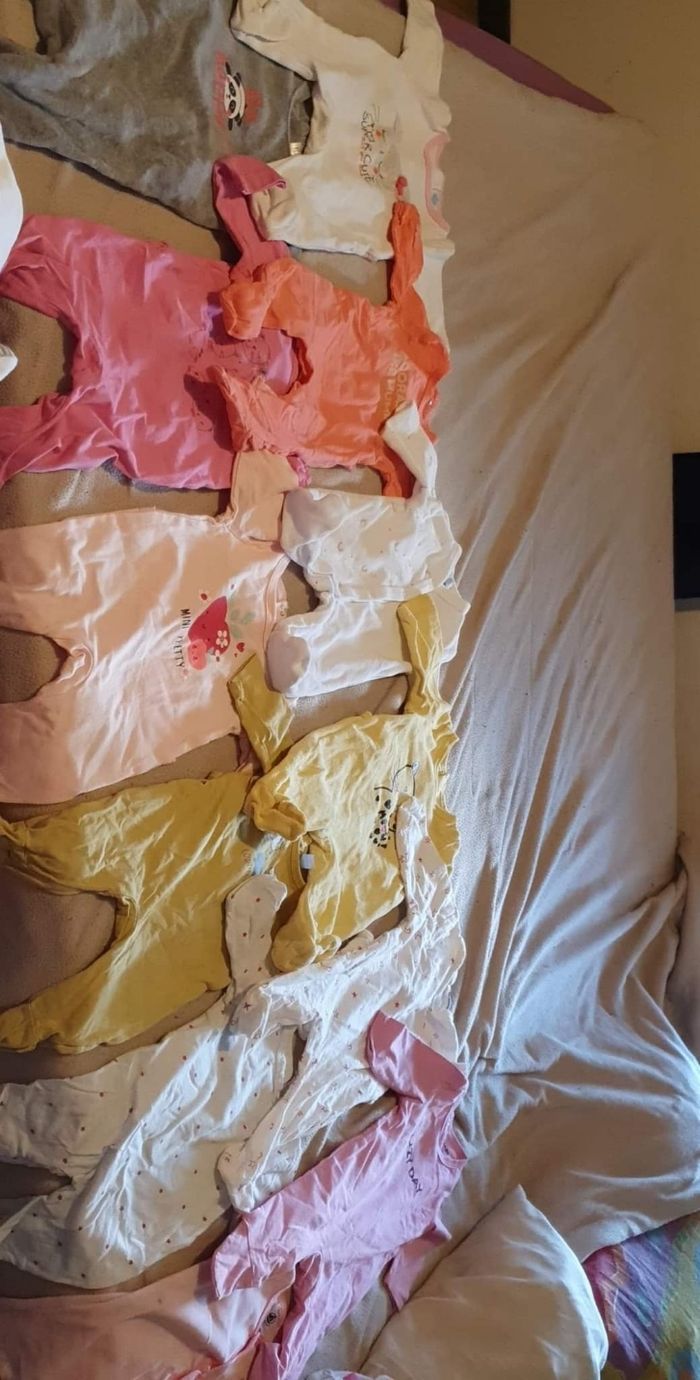 Vêtements naissance à 1 mois fille - photo numéro 2