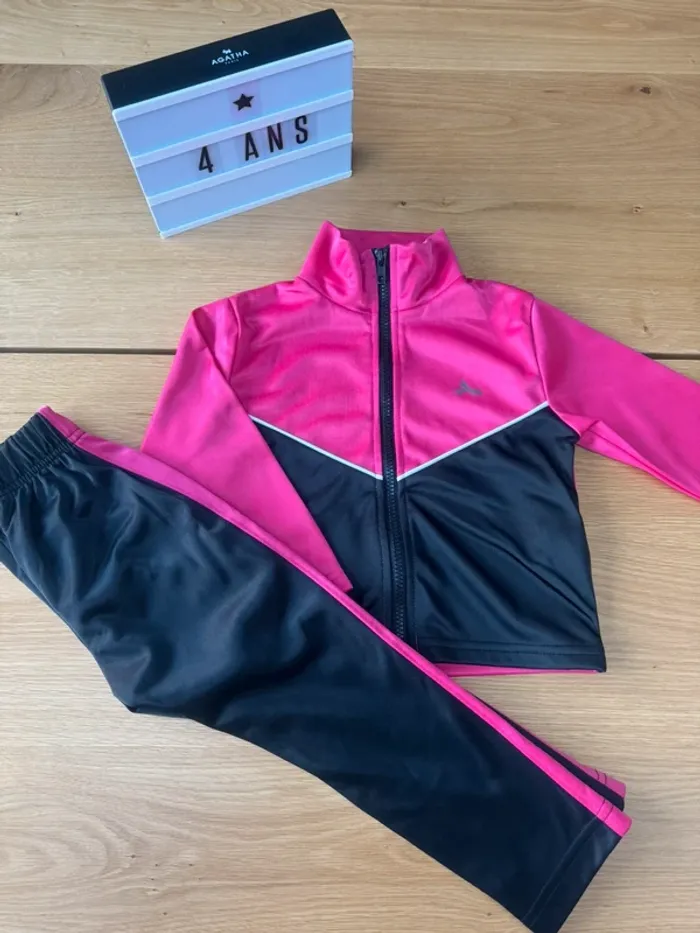 Jogging 2 pièces veste zippée et pantalon noir/rose fushia - Taille 3/4 Ans