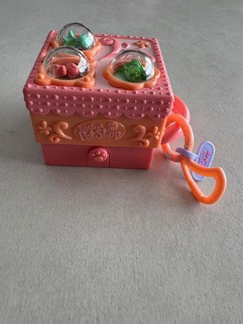 Littlest Pet Shop Hasbro vintage Mini maison pop up Complet Très bon état Comprend 3 petits animaux