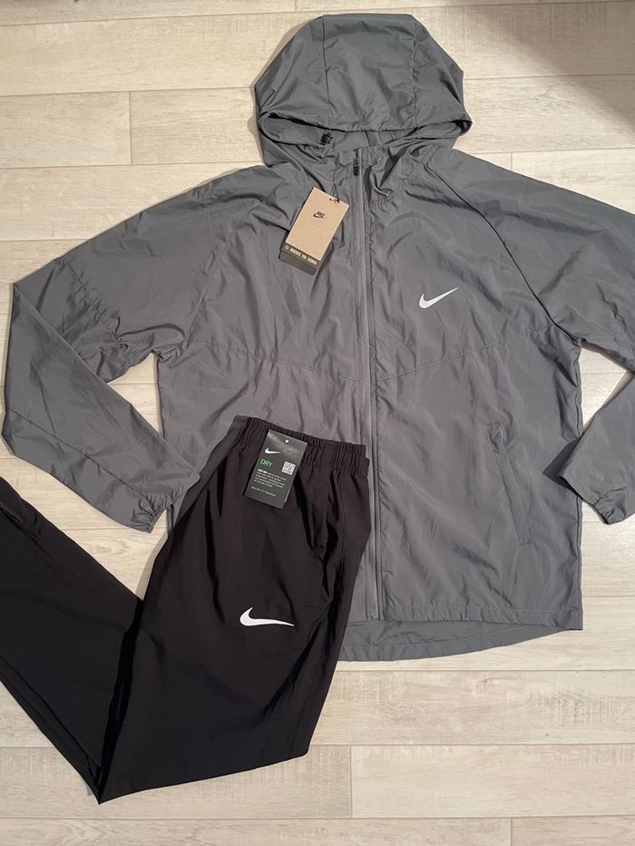 Ensemble Nike running