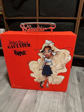 Boîte vide collector Bratz X Jean Paul Gaultier