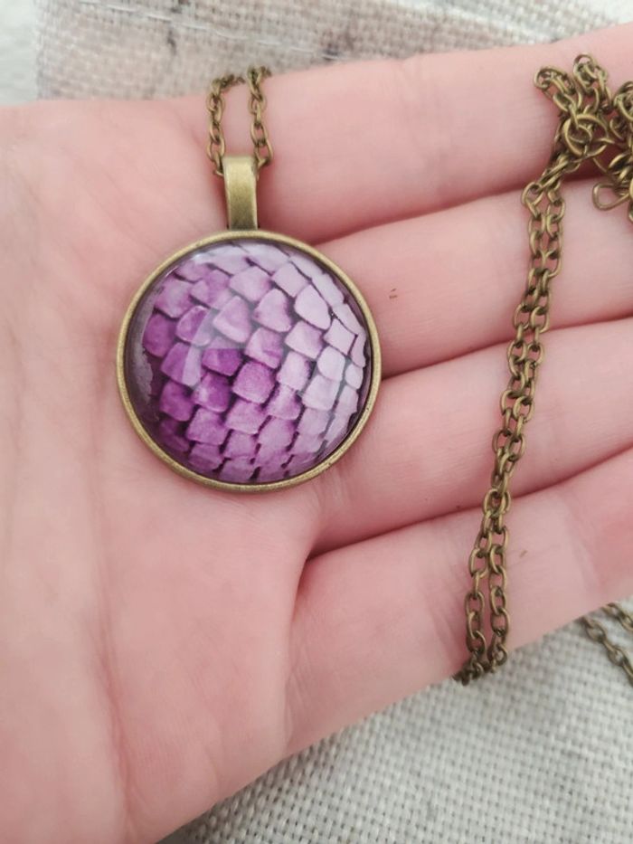 Collier marron écaille dragon mauve lilas