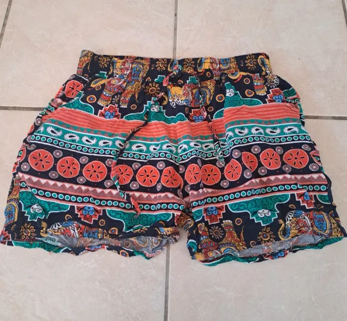 Short coloré 100 % coton 🚺 taille XL/XXL en TBE