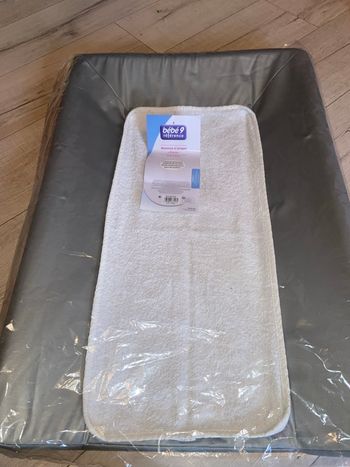 Tapis à langer gris