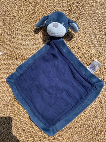 Doudou chien plat Kiabi bleu marine 