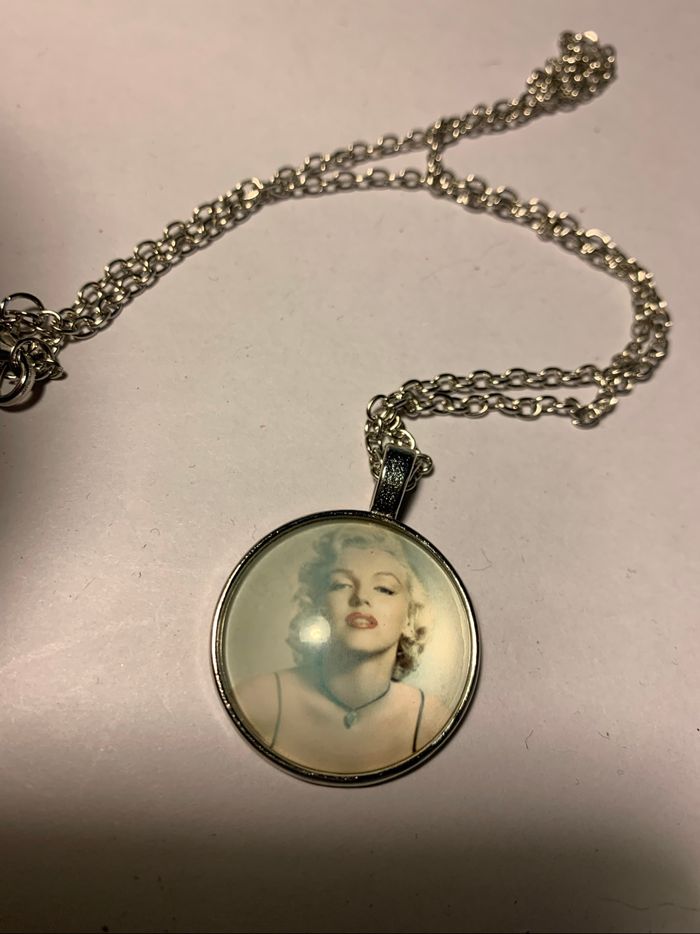 Collier Marilyn Monroe - photo numéro 2
