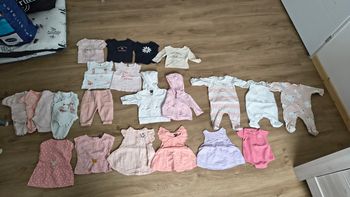 Lit vêtements bébé fille 1 mois